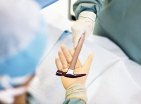 Японский врач ударил пациентку во время операции
